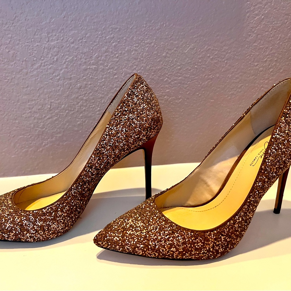 Size 8 Vince Camuto High Heels. Gorgeous and sparkly Brown and Gold hues.